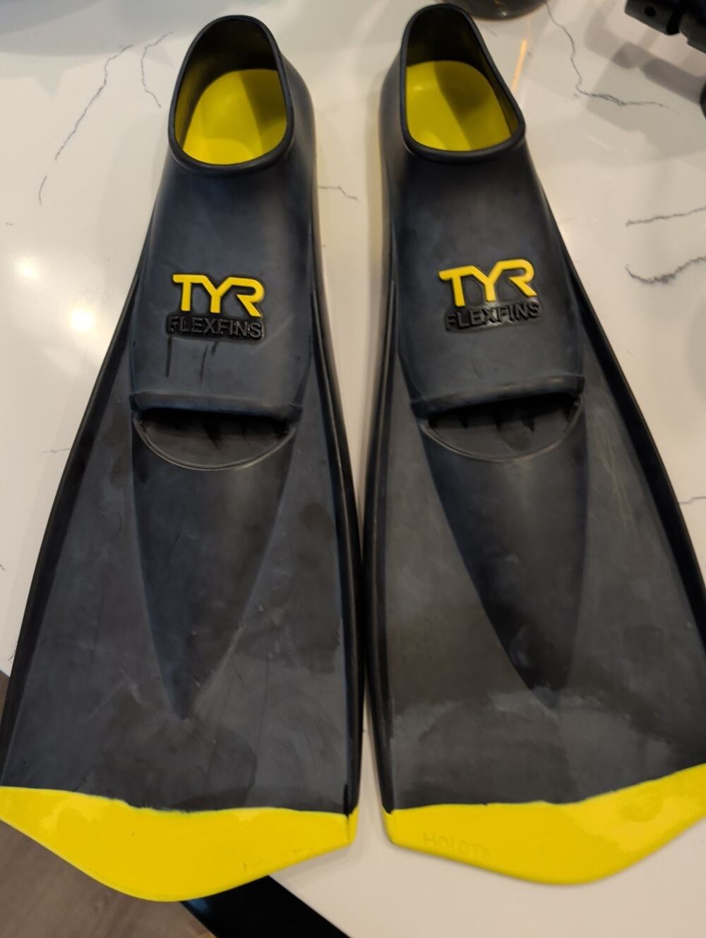 TYR Flexfins Swim Training Fins Yellow Black Size Small S Men 5-7 Women 6.5-8.5